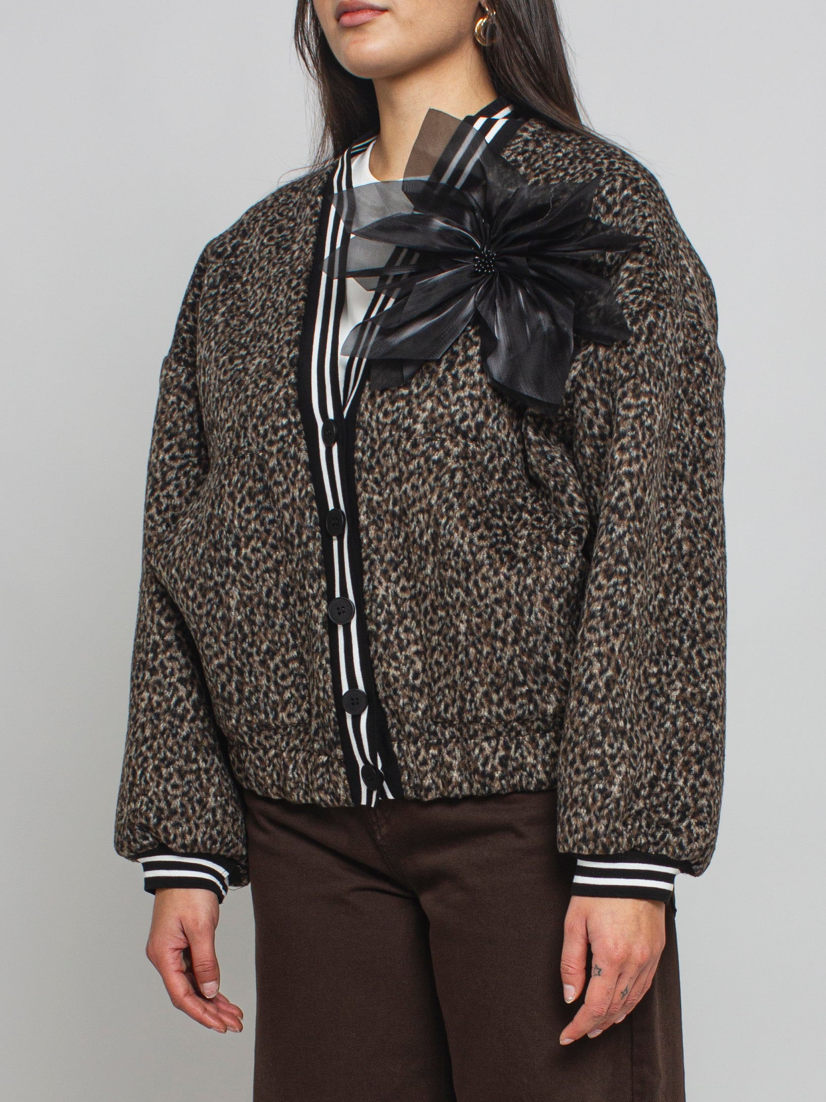 Bomber maculato con fiore You Decide